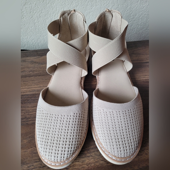 Seychelles Beige Flat Sandals - Picture 2 of 7